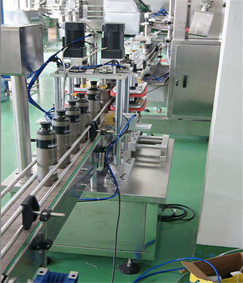 Automatisk indbygget skrue-afdækningsmaskine manuel hætte til foderudstyr capperudstyr til plastflasker1
