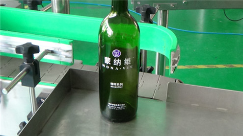 Vertikale røde vinmærkningsmaskiner automatisk med runde drejebordflasker fodringssystem transparente etiketter etikettemaskiner automatisk